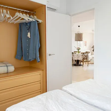 Bright 3 Bedroom Townhouse With Stunning Views *