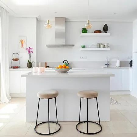 Bright 3 Bedroom Townhouse With Stunning Views
