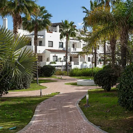 Bright 3 Bedroom Townhouse With Stunning Views *