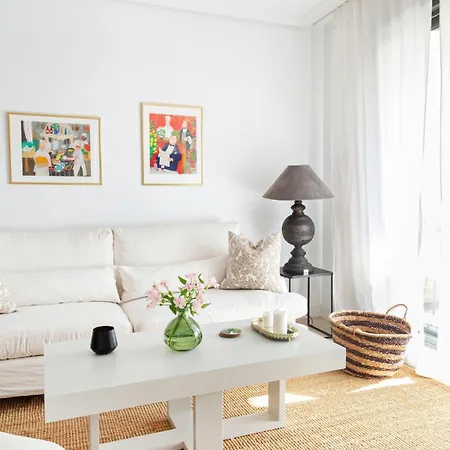 Apartment Bright 3 Bedroom Townhouse With Stunning Views *