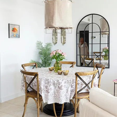 Apartment Bright 3 Bedroom Townhouse With Stunning Views