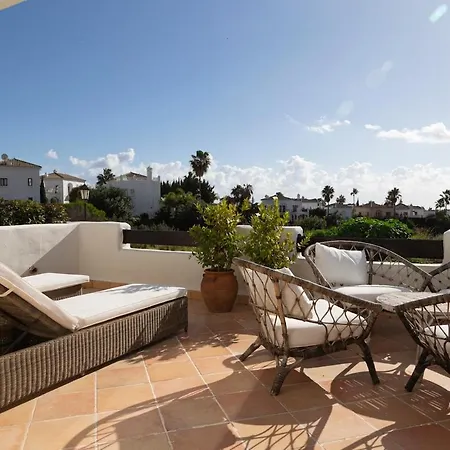 Apartment Bright 3 Bedroom Townhouse With Stunning Views *