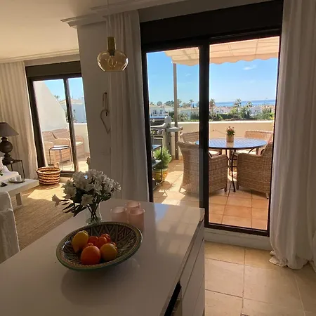Apartment Bright 3 Bedroom Townhouse With Stunning Views