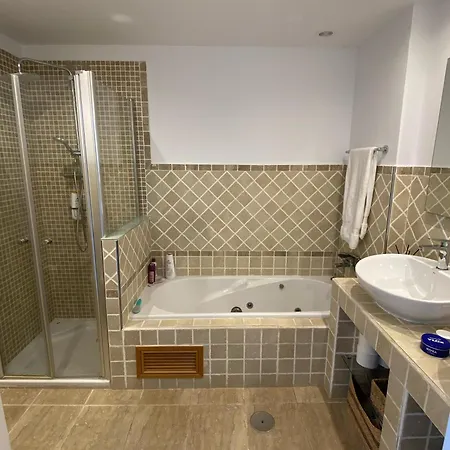 Bright 3 Bedroom Townhouse With Stunning Views