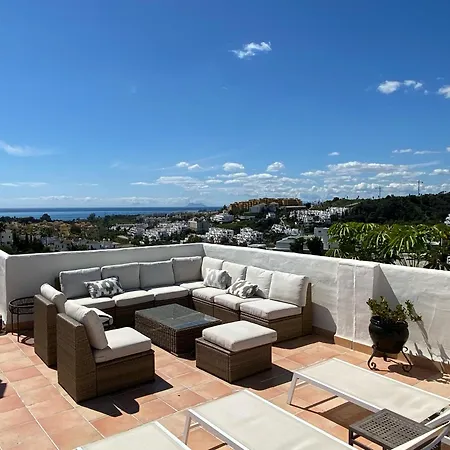 Apartment Bright 3 Bedroom Townhouse With Stunning Views *